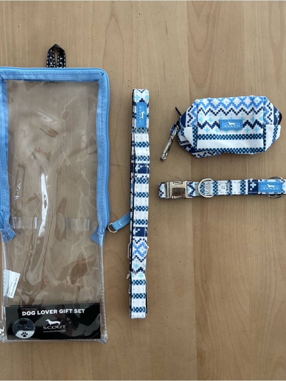 SCOUT Dog Lovers Gift Set. Collar, leash & Waste Bag Disp. Small Dogs to 20 Lbs